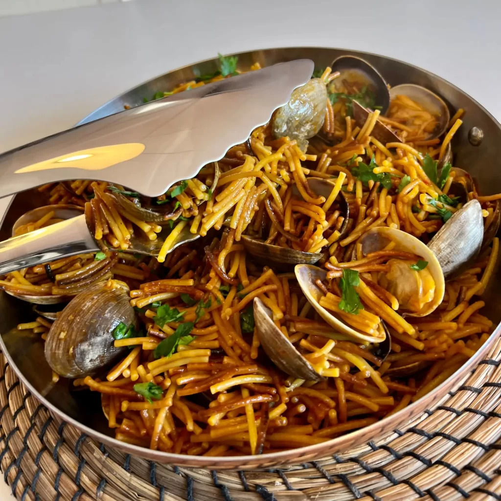 Fideua de Almejas al Azafran